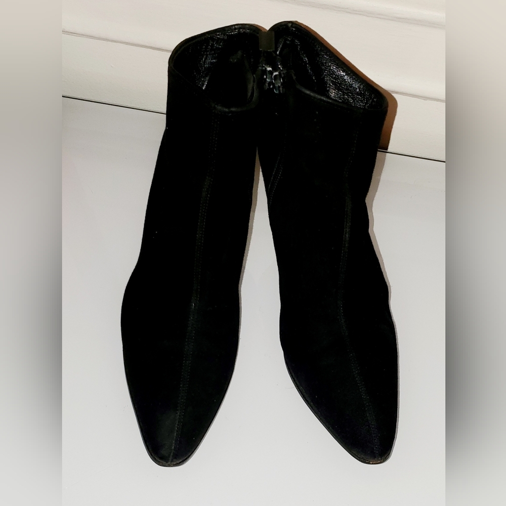Yves Saint Laurent Elegant Black Heeled Boots